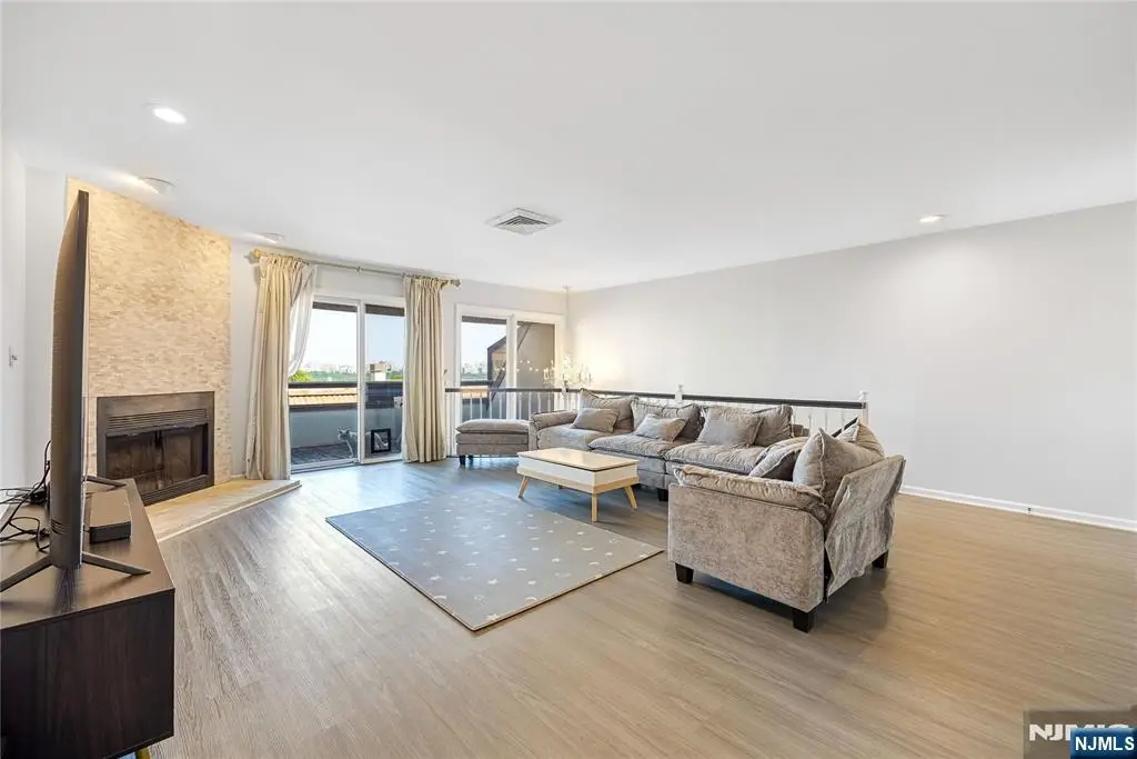 300 Gorge Road 8, Cliffside Park, NJ 07010 - #1