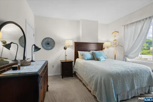 1104 City Place, Edgewater, NJ 07020