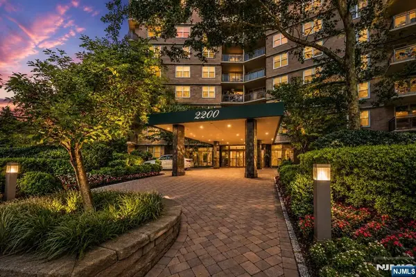 2200 N Central Road 14W, Fort Lee, NJ 07024