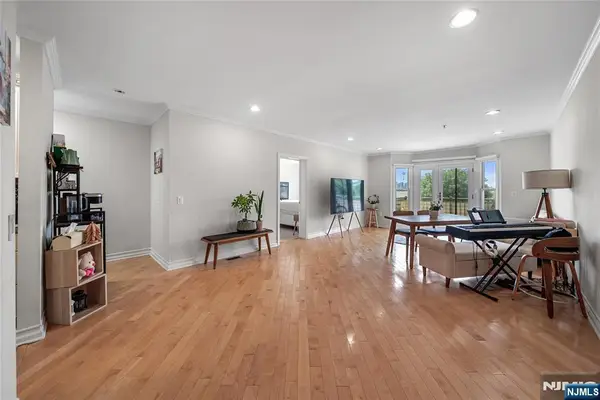 123 The Promenade 123, Edgewater, NJ 07020