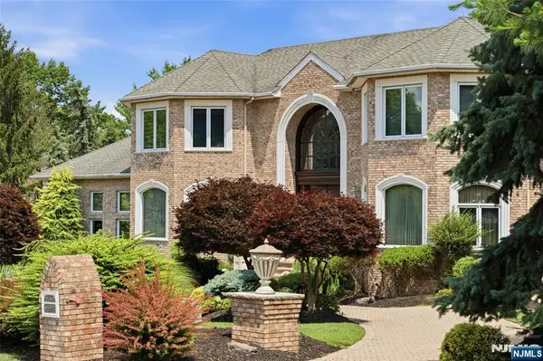 1 Wimbledon Court, Cedar Grove, NJ 07009
