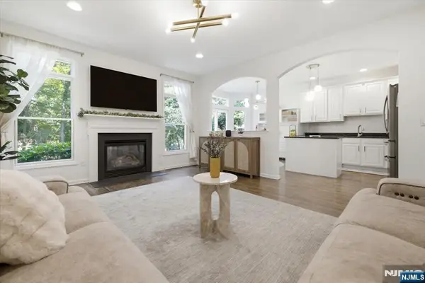 21 Chestnut Court, Cedar Grove, NJ 07009