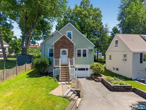 1 Westview Avenue, Roseland, NJ 07068