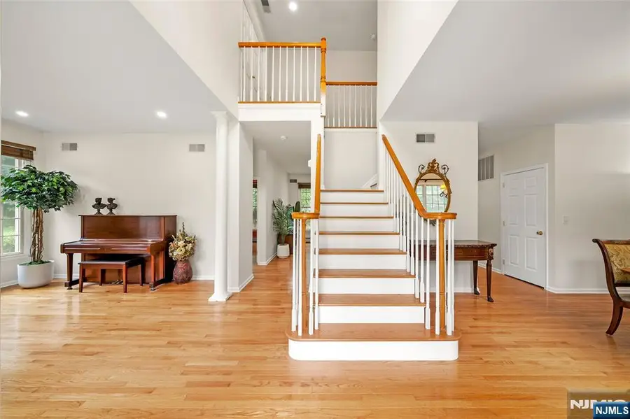 7 Woods Edge, Old Tappan, NJ 07675 - #3