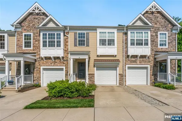 18 Bahr Circle, Verona, NJ 07044