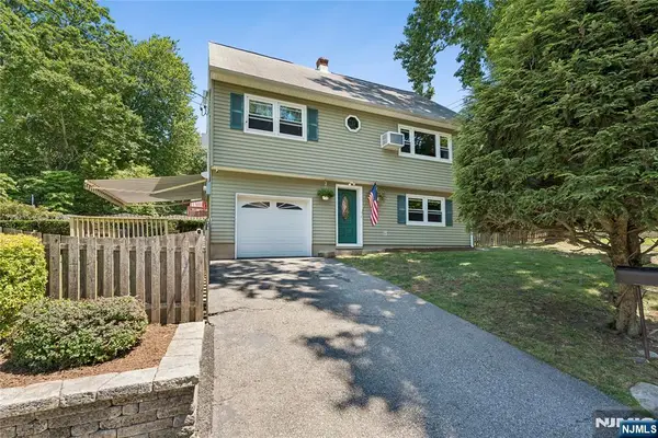 4 Dogwood Terrace, Wayne, NJ 07470