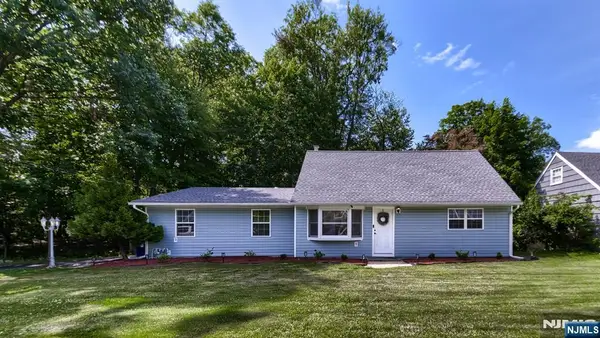 28 Ferndale Road, Wayne, NJ 07470