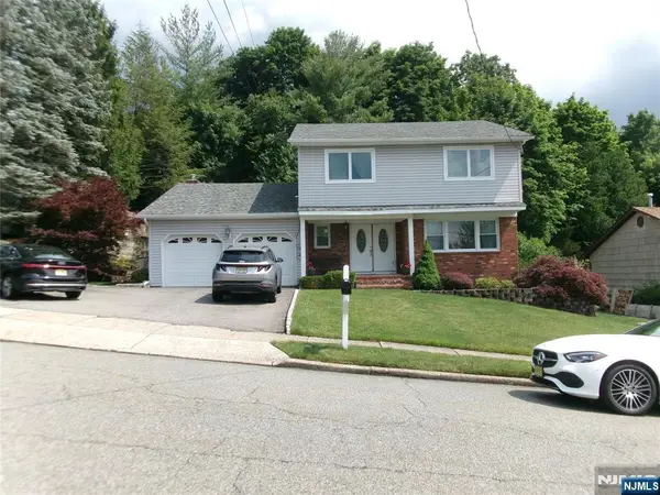 12 Wolfe Drive, Wanaque, NJ 07465