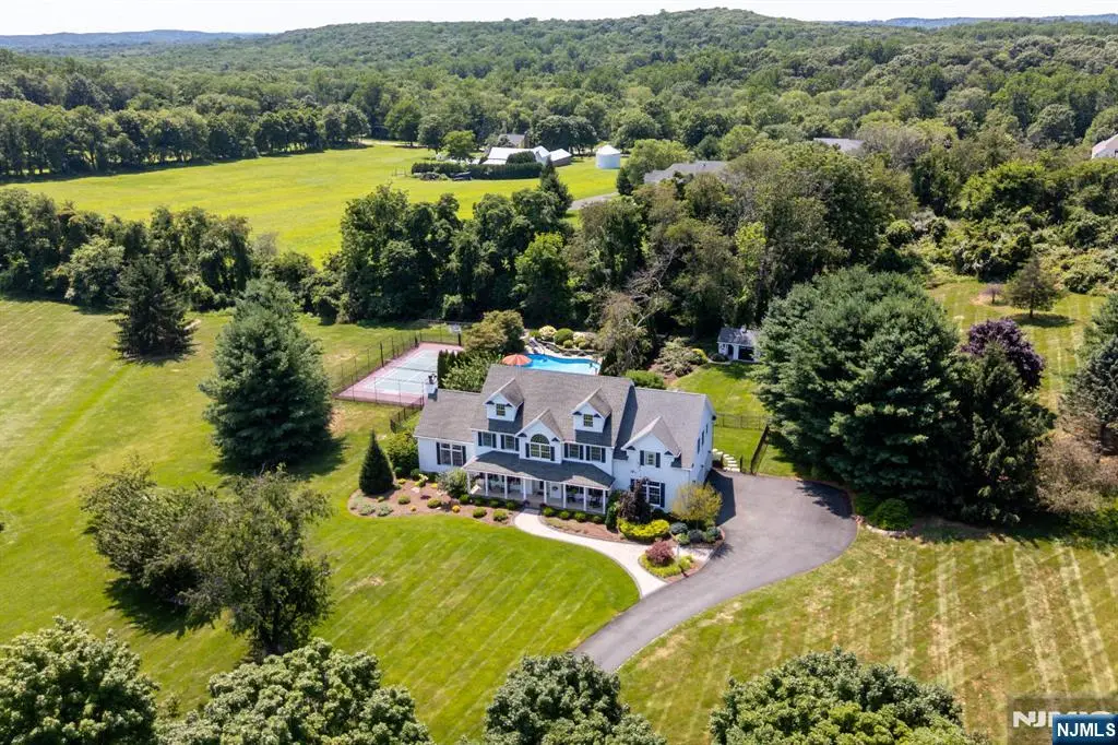 5 Sun Valley Way, Washington, NJ 07853 - #1