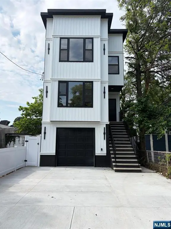 93 Melville Place, Irvington, NJ 07111