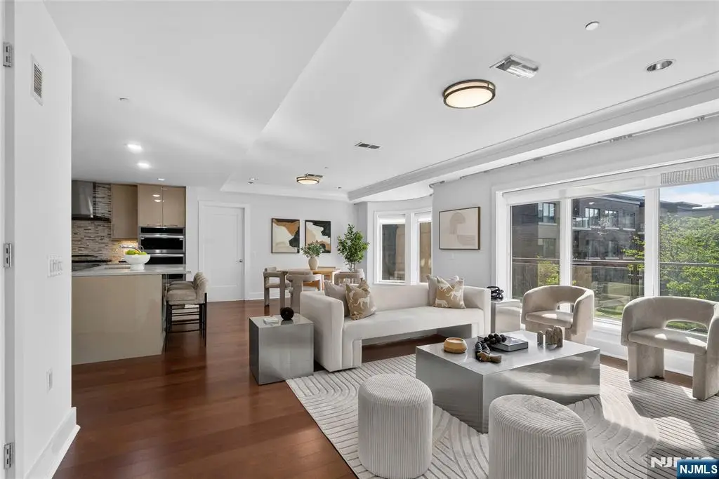100 Eton Row 302, Weehawken, NJ 07086 - #1