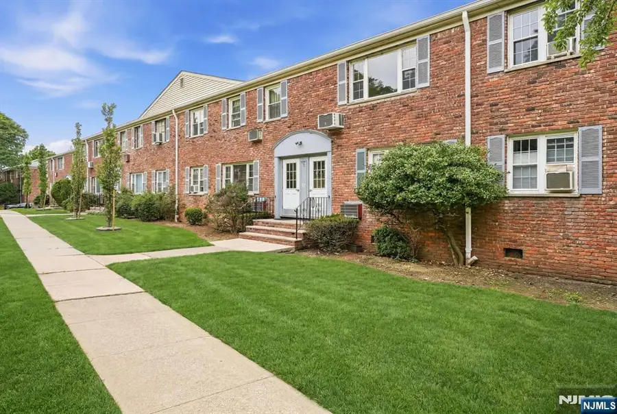 16 Wedgewood Drive 24, Verona, NJ 07044 - #2