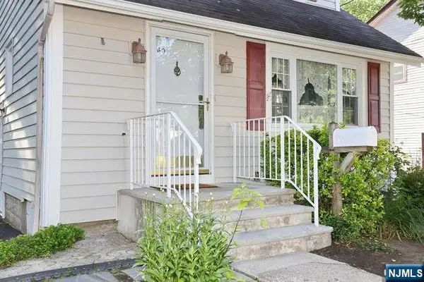 49 S Franklin Avenue, Bergenfield, NJ 07621