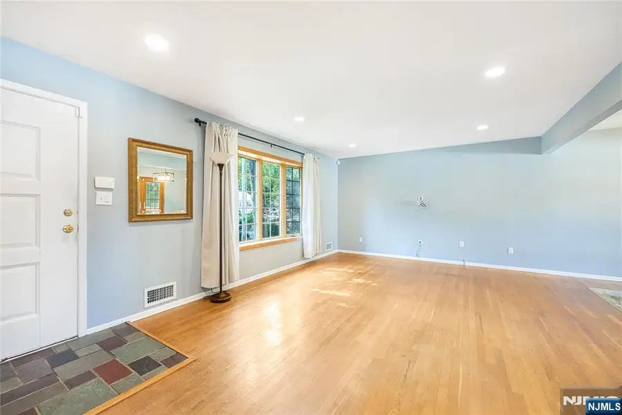 1 Crest Drive, Montvale, NJ 07645 - #3