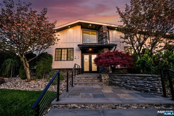 22 Berkshire Place, Englewood Cliffs, NJ 07632