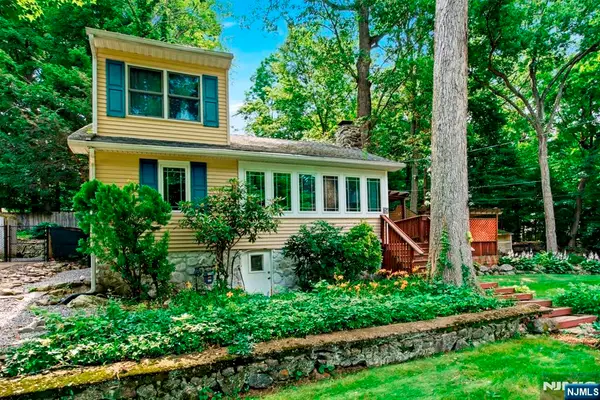 24 Hillside Road, Ringwood, NJ 07456