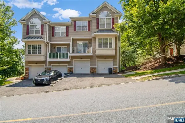 34 Ridge Drive, Pompton Lakes, NJ 07442