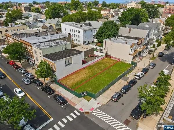 793 Broadway, Bayonne, NJ 07002