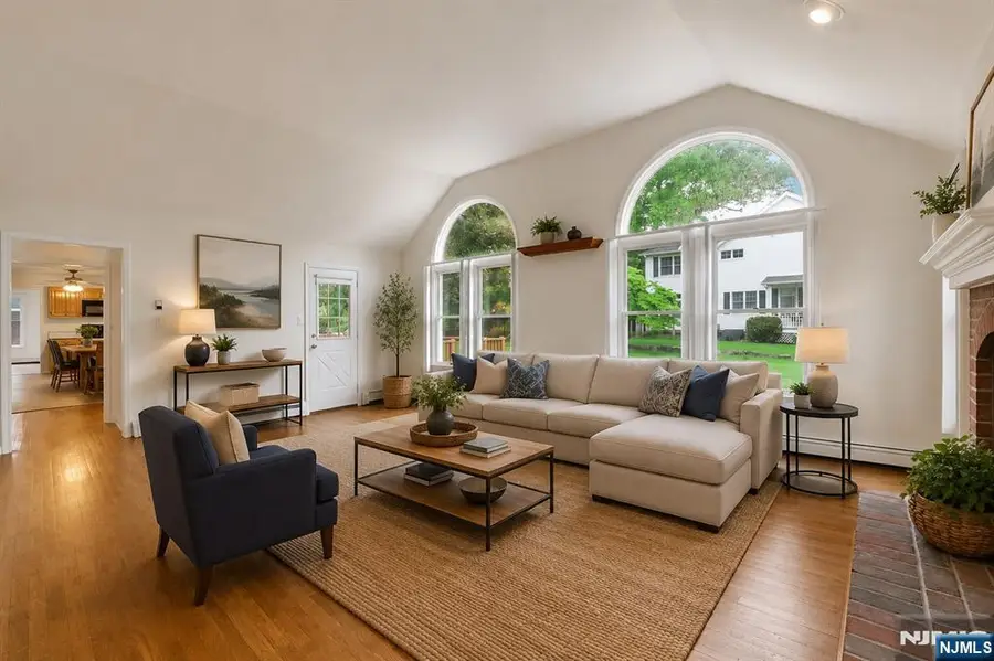 2 Rogers Court, Midland Park, NJ 07432 - #3