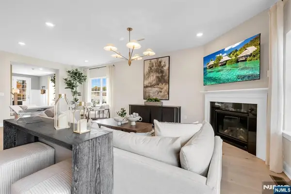 14 Belmont Place, Oakland, NJ 07436