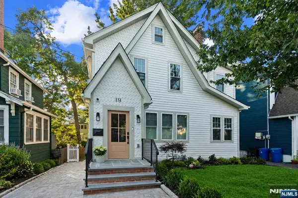 19 Manley Terrace, Maplewood, NJ 07040