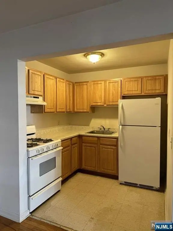 565 GROVE Street A-5, Clifton, NJ 07013 - #2