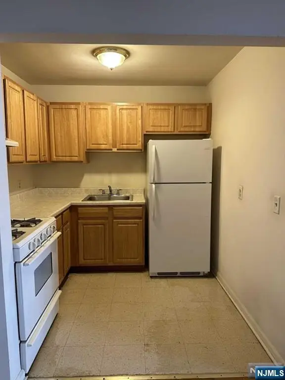 565 GROVE Street A-5, Clifton, NJ 07013 - #3