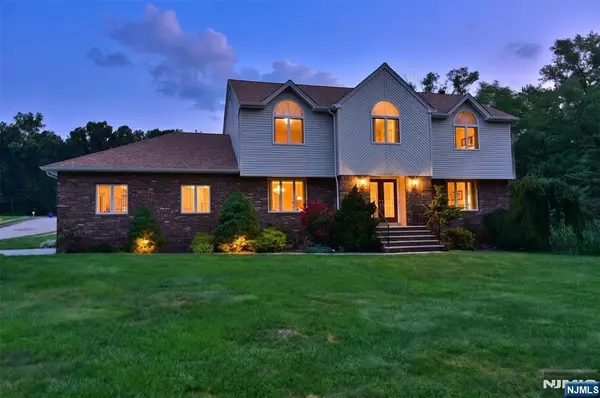 13 Bryan Court, Wayne, NJ 07470