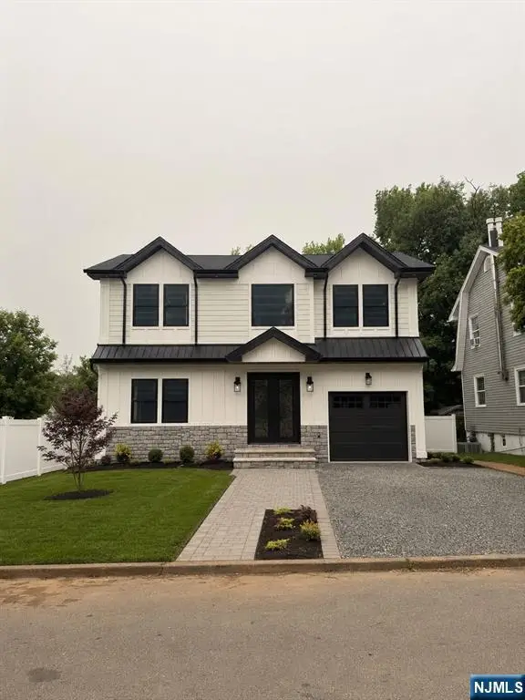 49 N Glenwood Drive, Bergenfield, NJ 07621
