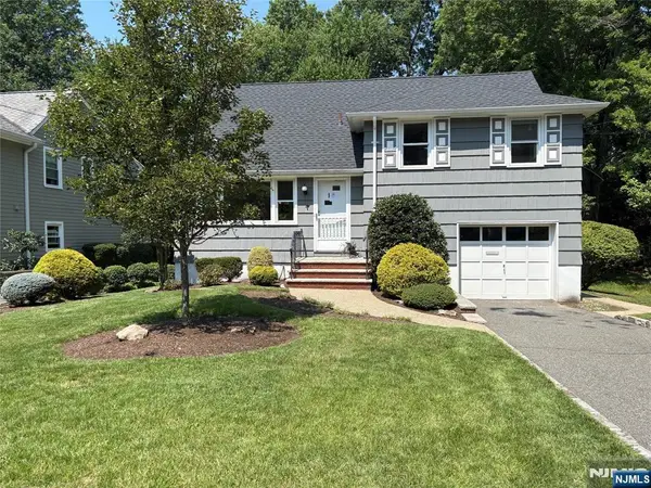 33 Longacre Drive, Livingston, NJ 07039