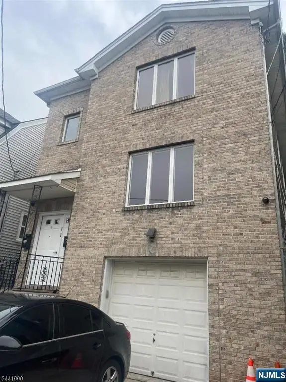 12-14 Cliff Hill Place, Newark, NJ 07106