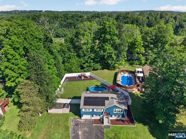 2 Vivian Plaza, Newton, NJ 07860