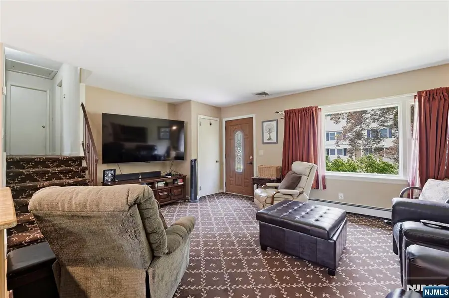 17 Van Court, Waldwick, NJ 07463 - #2