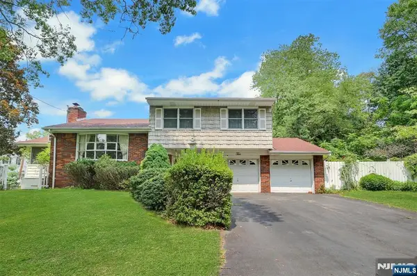 2 Waldron Place, Closter, NJ 07624