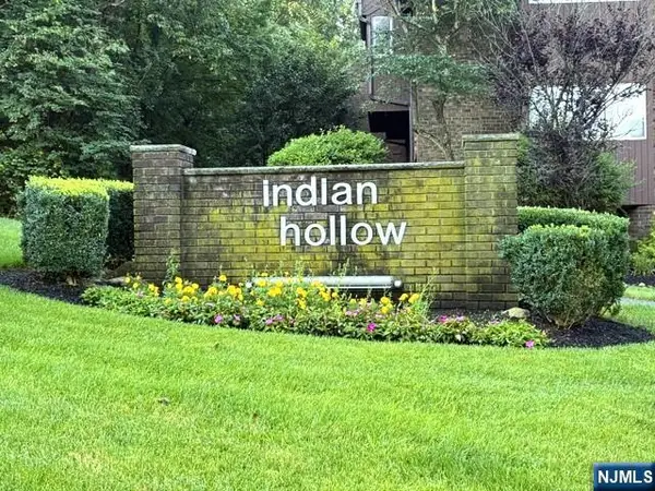 132 Indian Hollow Court 132, Mahwah, NJ 07430