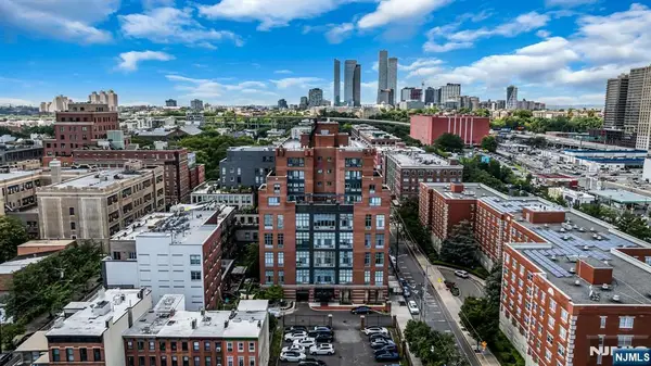 205 10th Street 514, Jersey City, NJ 07302