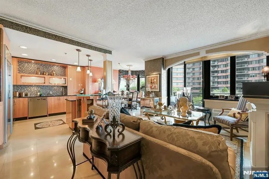 100 Carlyle Drive C06B, Cliffside Park, NJ 07010 - #3
