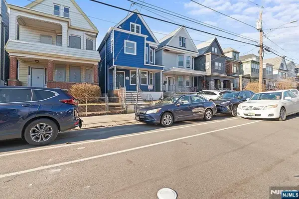 149 Wegman Parkway, Jersey City, NJ 07305
