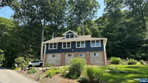 20 Mt Crest Road, Jefferson Township, NJ 07438