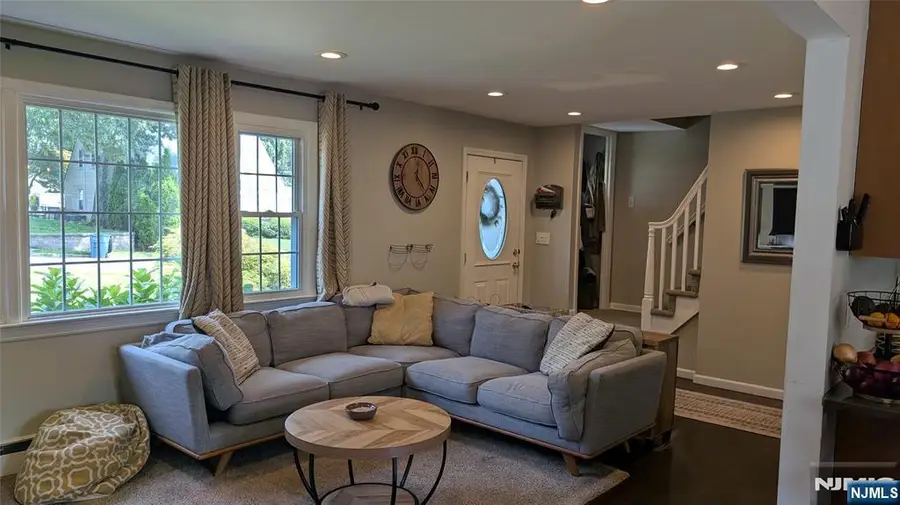 134 Manhattan Avenue, Waldwick, NJ 07463 - #3