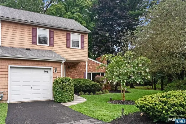 108 Saratoga Square, Wayne, NJ 07470