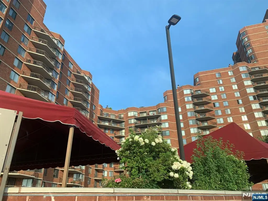 418 Harmon Cove Tower, Secaucus, NJ 07094 - #1