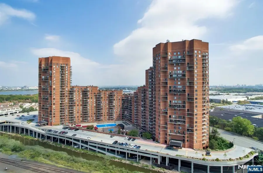 418 Harmon Cove Tower, Secaucus, NJ 07094 - #2