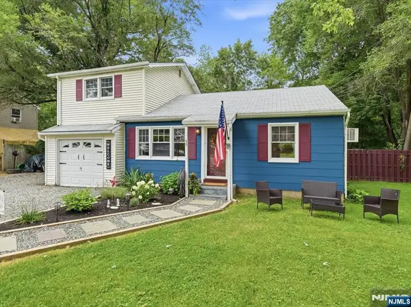 35 Edgecumb Road, West Milford, NJ 07480