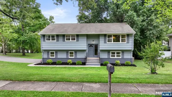 5 Rockaway Place, Par-troy Hills Twp., NJ 07054