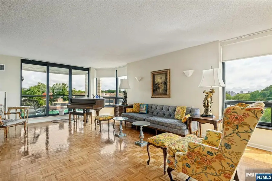 900 Palisade Avenue 4F, Fort Lee, NJ 07024 - #3