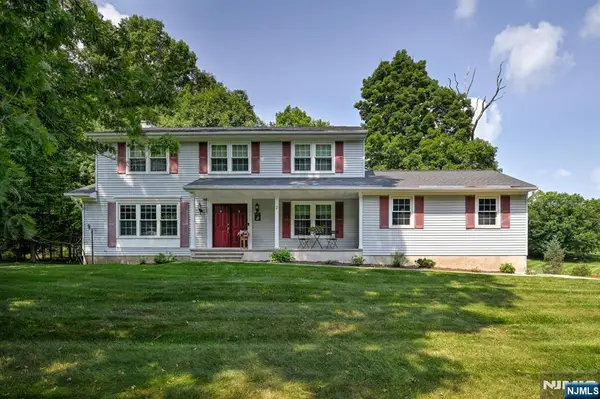 2 Pembroke Court, Jefferson Township, NJ 07438