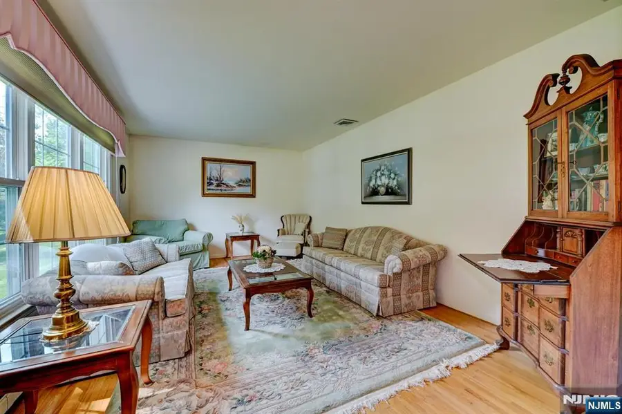 2 Pembroke Court, Oak Ridge, NJ 07438 - #3
