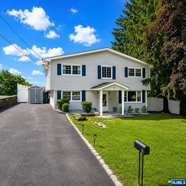 15 Musconetcong Avenue, Hopatcong, NJ 07843