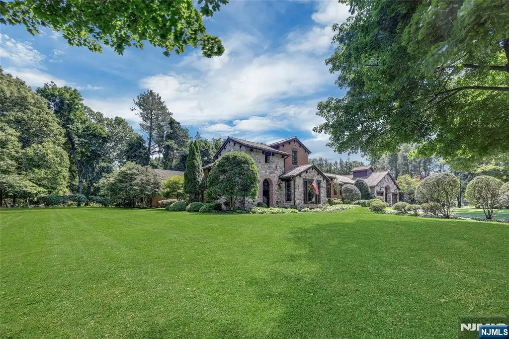 900 Laurie Lane, Franklin Lakes, NJ 07417 - #1